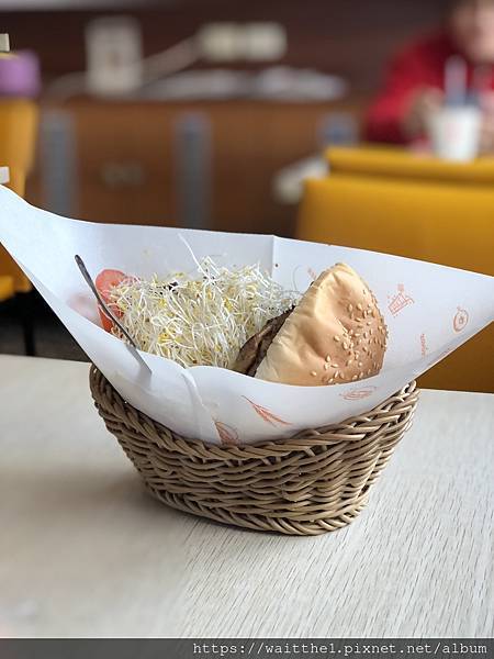 [食記]台南早餐葛瑞斯漢堡漢堡蔬菜量多學區早餐店
