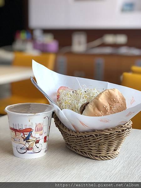 [食記]台南早餐葛瑞斯漢堡漢堡蔬菜量多學區早餐店