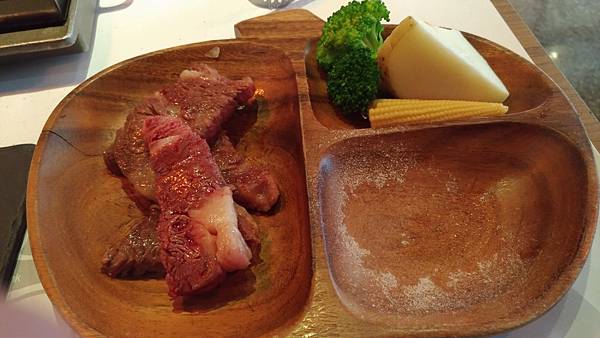 【蘆洲美食長榮路岩神岩燒牛排】(已停業) 【蘆洲美食長榮路岩神岩燒牛排】(已停業)