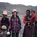 拉薩-羊湖-賣菇的婦女