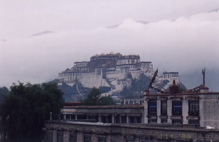 西藏-從大昭寺遠眺布達拉宮