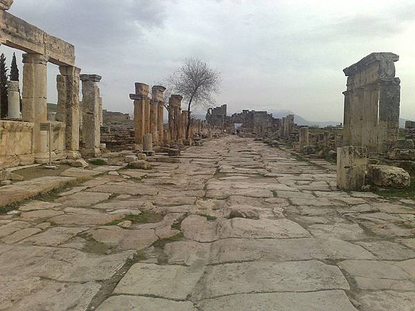 Ana_Cadde_(Hierapolis,_Parmukkale,_Denizli).jpg