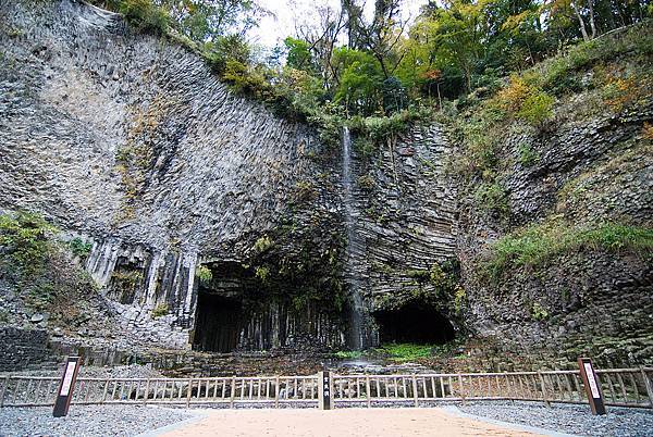 1024px-Genbudo_Park_in_Toyooka_Hyogo.JPG