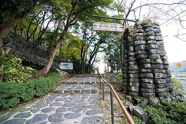 1024px-Genbudo_Park_Entrance.JPG