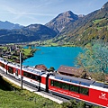 Luzern-Interlaken-Express-am-Lungernsee-1_rz.jpg