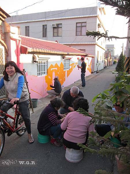 2013.12.05《王國仁-(阿殘) 藝術館》跟著大仁哥的藝術之旅-【嘉義縣文化局故宮南院觀光小鎮藝術彩繪】德興社區新風貌.花海(五)完工.18