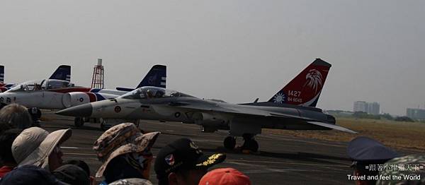 跟著小律遊天下-20191019-台南空軍基地開放-飛機表演75.jpg