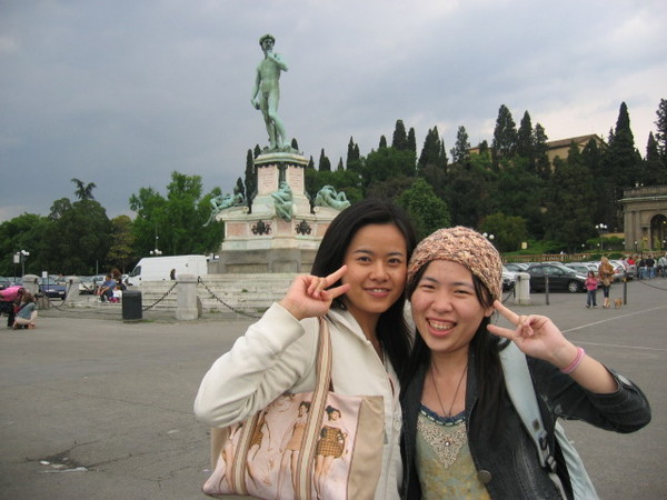 在米開朗基羅廣場之可愛的嚮導Giovanna與我
