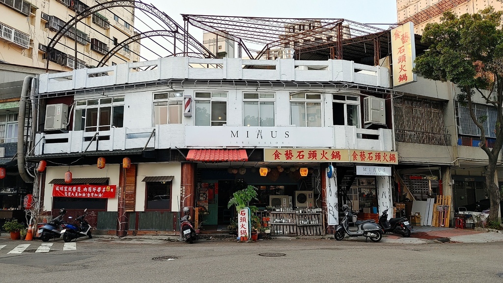 食藝石頭火鍋_台中火鍋_梅川老店_朋友聚餐_人氣火鍋_火鍋推薦_熱鬧餐廳01.jpg