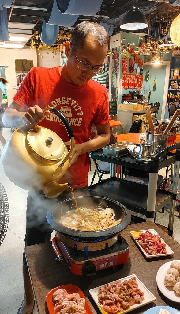 食藝石頭火鍋_台中火鍋_梅川老店_朋友聚餐_人氣火鍋_火鍋推薦_熱鬧餐廳18.jpg