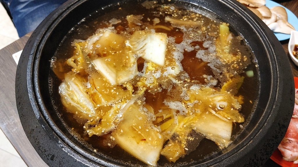 食藝石頭火鍋_台中火鍋_梅川老店_朋友聚餐_人氣火鍋_火鍋推薦_熱鬧餐廳20.jpg