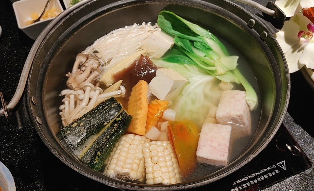 竹苑shabu_東區高級火鍋_竹苑菜單_竹苑生日_竹苑雙人套餐_情侶 約會_情侶 餐廳_適合家庭聚餐_私人包廂_海鮮 火鍋_水產 火鍋_台北高級餐廳_海鮮餐廳_大安餐廳_生日驚喜_頂級餐廳_黃金和牛_壽司蛋糕_現流海鮮_七彩龍蝦13.jpg