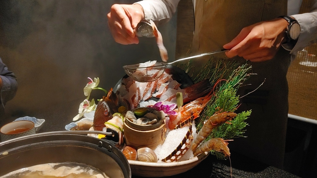 竹苑shabu_東區高級火鍋_竹苑菜單_竹苑生日_竹苑雙人套餐_情侶 約會_情侶 餐廳_適合家庭聚餐_私人包廂_海鮮 火鍋_水產 火鍋_台北高級餐廳_海鮮餐廳_大安餐廳_生日驚喜_頂級餐廳_黃金和牛_壽司蛋糕_現流海鮮_七彩龍蝦18.jpg