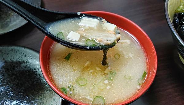 月見食堂_新北永和美食_永和生魚片_永和丼飯_手卷_壽司_烤物_炙燒壽司_握壽司_永和日式料理+鮭魚_永和 CP值_竹林路美食_永和中餐_永和晚餐05.jpg