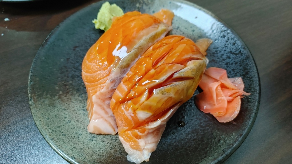 月見食堂_新北永和美食_永和生魚片_永和丼飯_手卷_壽司_烤物_炙燒壽司_握壽司_永和日式料理+鮭魚_永和 CP值_竹林路美食_永和中餐_永和晚餐02.jpg