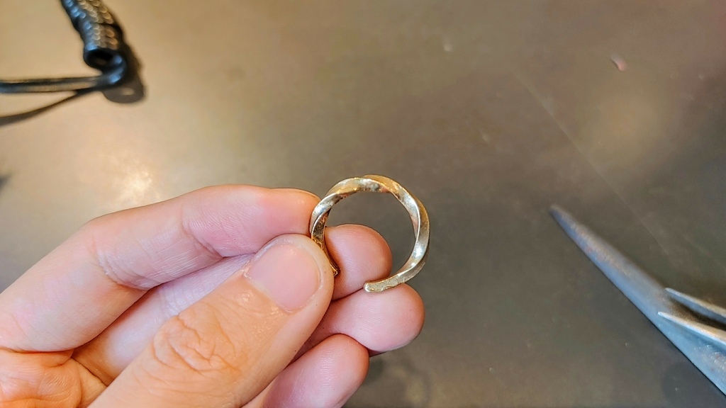 混合基因_MixGene Jewelry Studio_手做 戒指_金工 體驗_金工 手作_金工 diy_情侶對戒_結婚 對戒_對戒 推薦_婚戒推薦_金工 手環_七夕 禮物_情人節 禮物_金工 課程 推薦_七夕 2022_週年紀念日_紀念 禮物_客製化 戒指_約會 行程_情侶 行程41.jpg