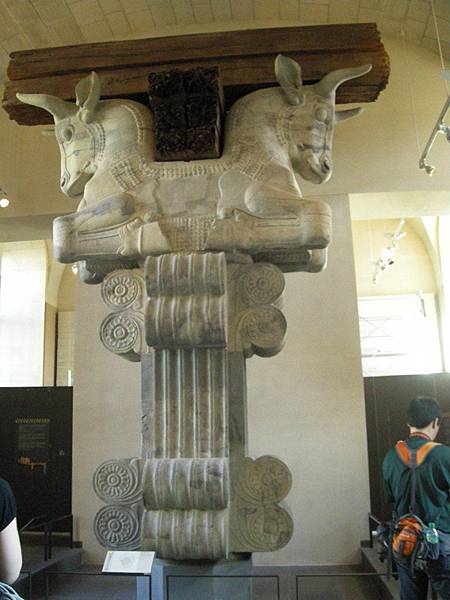 波斯帝國宮殿的公牛柱頭
