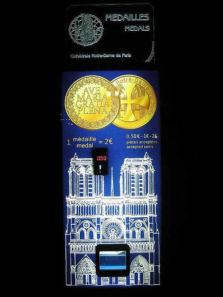 聖母院的紀念幣販賣機