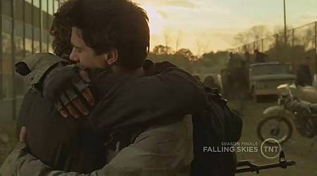 陨落星辰.Falling.Skies.S01E09.Chi_Eng.HDTVrip.720X400-YYeTs人人影视[(055388)18-16-40].JPG