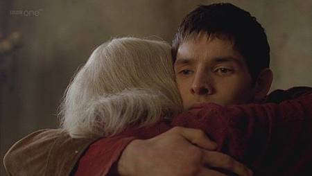 merlin.4x01.the_revival_of_the_witch_part_one.720p_hdtv_x264-fov[19-05-24].JPG