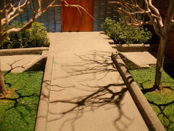 某教堂模型的樹影