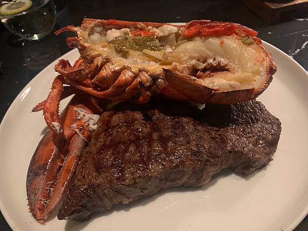 [食記] 台北晶華酒店ROBIN'S牛排屋 龍蝦牛排餐