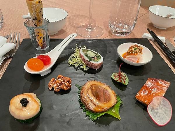 [食記] 台北 文華東方 宴客桌菜