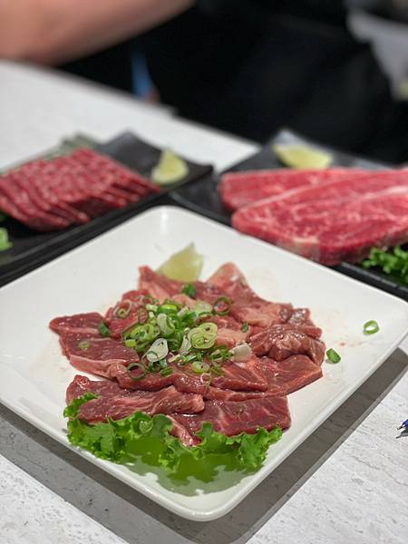 [食記] 新店牛燒肉 吃得飽又吃得巧