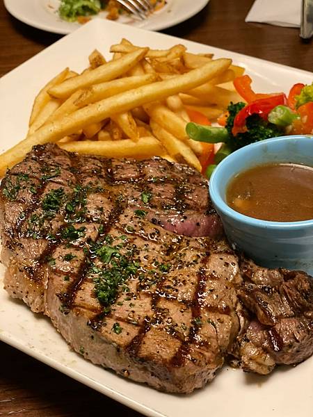 [食記] 桃園TGI FRIDAYS 買肋眼送肋排蠻不錯