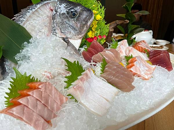 [食記] 台北海九澎湖海鮮餐廳 帝王蟹太威啦