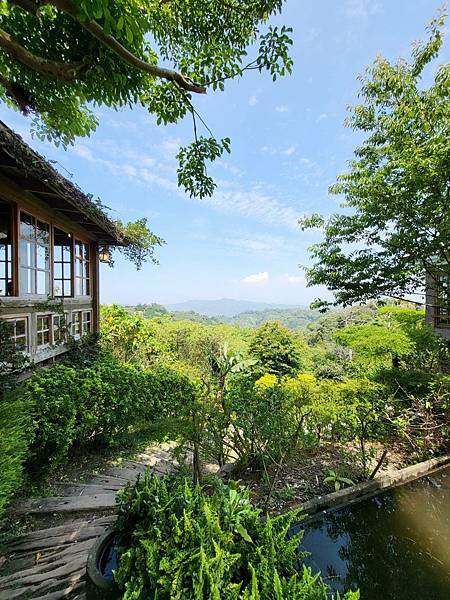 [食記] 台中仙塘跡農園餐廳 半山上但生意爆好