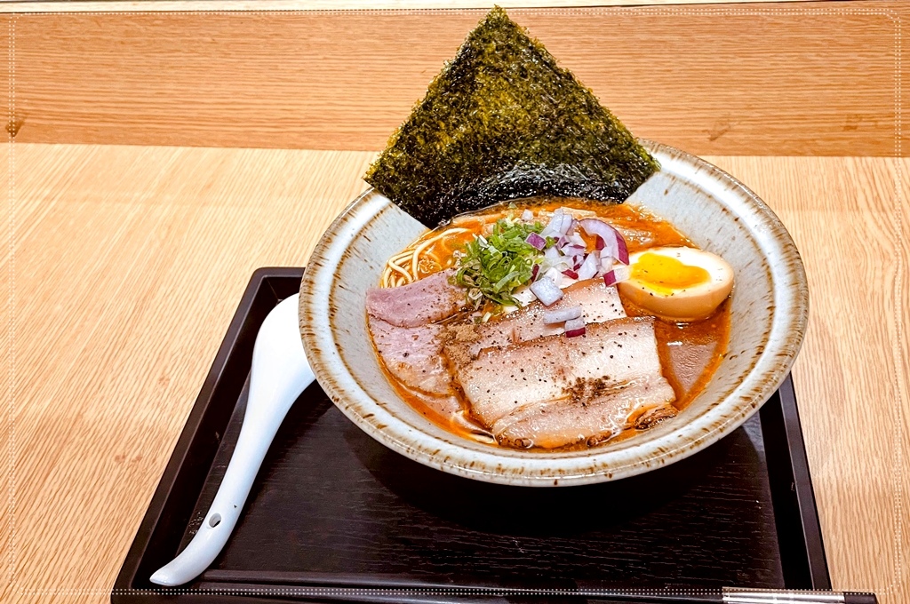 [台北車站]滿滿的恐龍日式拉麵店...哥極拉麵