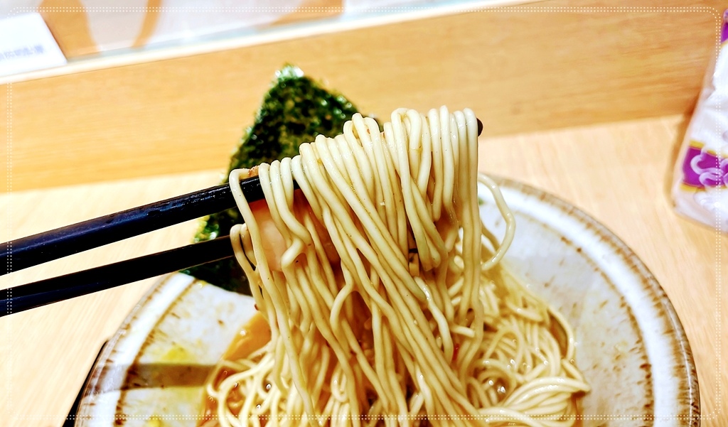 [台北車站]滿滿的恐龍日式拉麵店...哥極拉麵