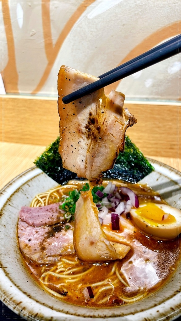 [台北車站]滿滿的恐龍日式拉麵店...哥極拉麵