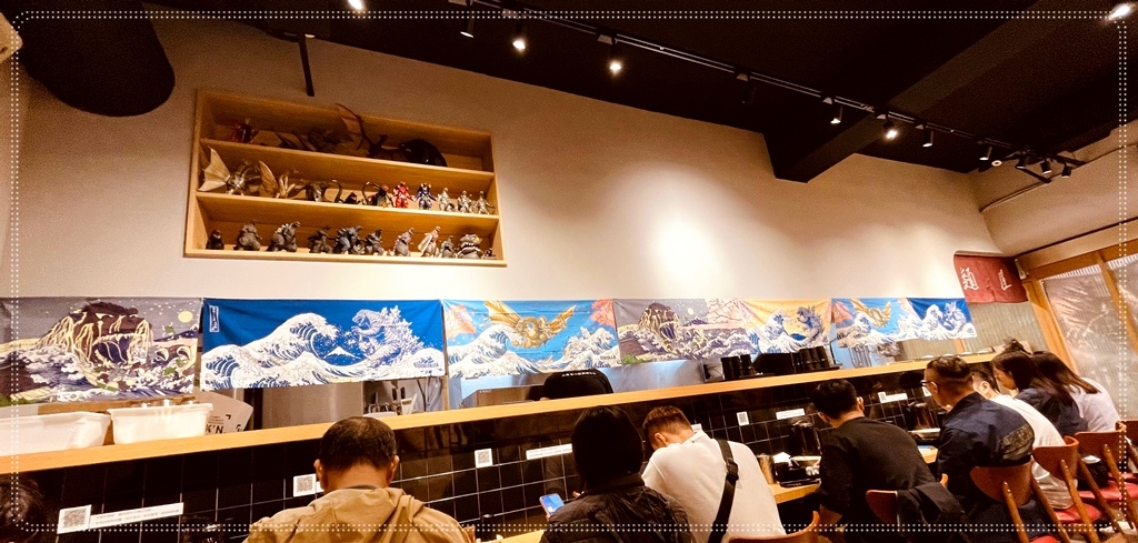 [台北車站]滿滿的恐龍日式拉麵店...哥極拉麵