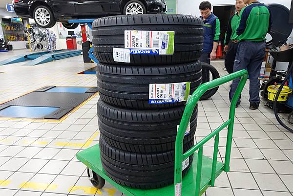 [心得] Michelin Pilot Sport 4 (P