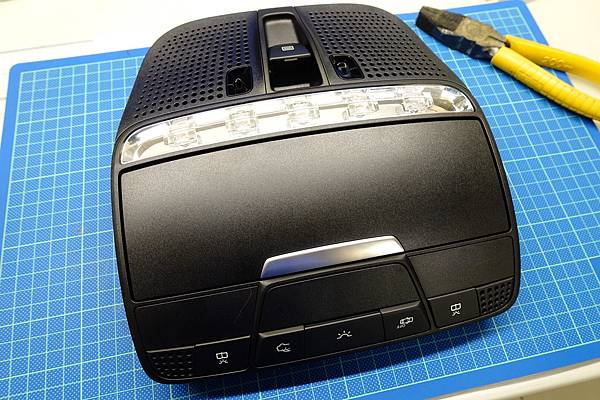 M-Benz C-Class(W205) 室內燈控制面板拆解