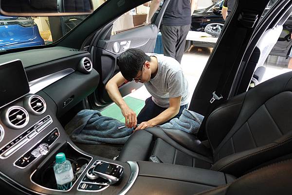 改裝 Benz通風座椅與迎賓燈安裝 高雄音韻車業 喵爸的部落格 痞客邦 改裝 Benz通風座椅與迎賓燈安裝 高雄音韻車業 喵爸的部落格 痞客邦