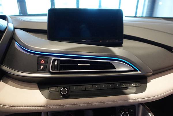 [賞車] BMW i8 eDrive科技經典雙門跑車@汎卡國
