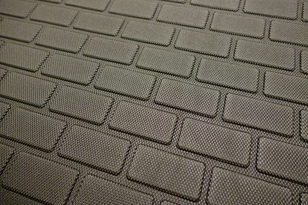 [開箱] 3D Mats 卡固立體汽車後廂墊 for M-B