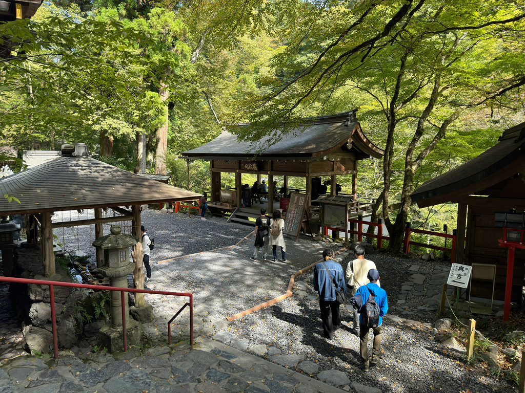 [日本.京都] 貴船神社(きふねじんじゃ).楓葉燈籠點燈、川