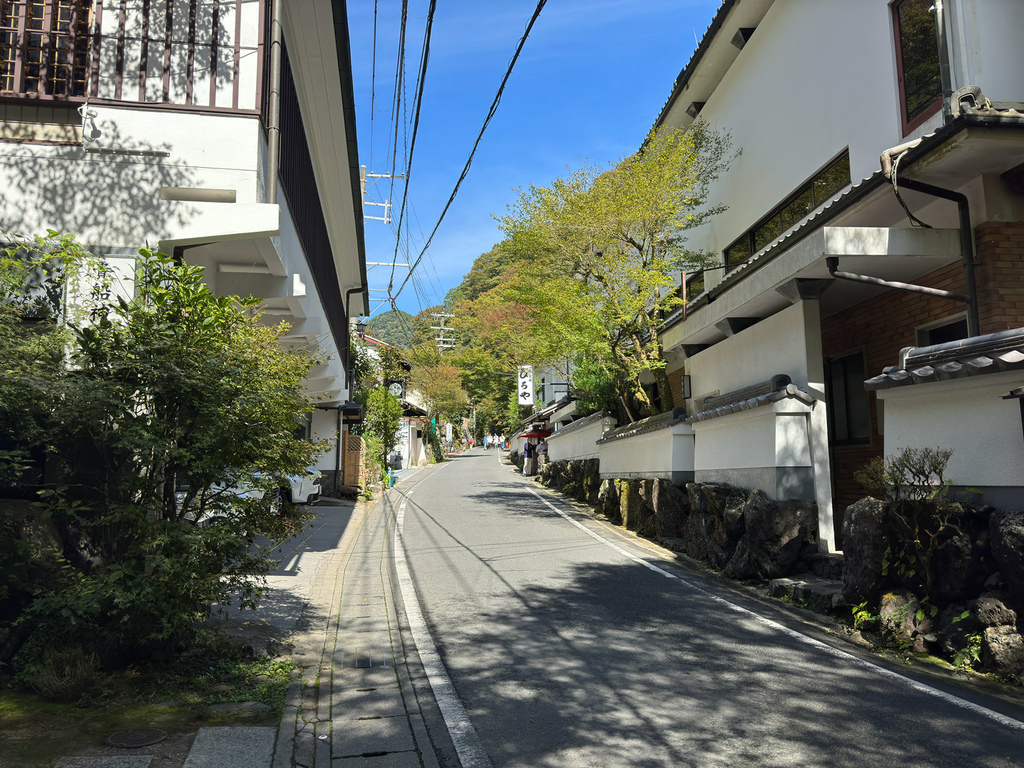 [日本.京都] 貴船神社(きふねじんじゃ).楓葉燈籠點燈、川