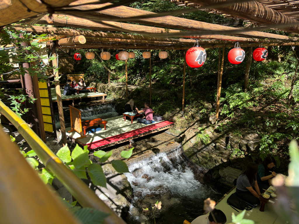 [日本.京都] 貴船神社(きふねじんじゃ).楓葉燈籠點燈、川