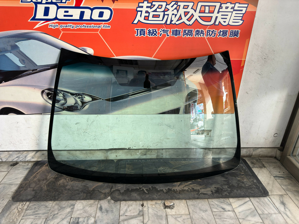 [維修] 汽車前擋玻璃更換@台南仁友汽車玻璃商行