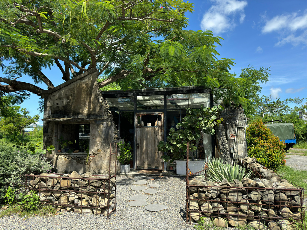 [屏東.恆春] 樹夏飲事.廢墟風咖啡簡餐店