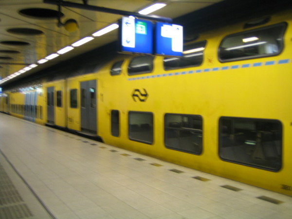 TRAIN TO AMS CNTRAL STATION