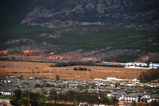 束河古鎮_茶馬古道上遠眺束河.JPG