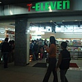 高鐵裡的7-11