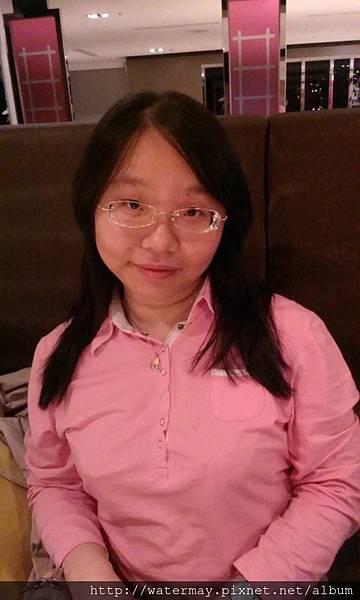 大樹不會操作我的手機，拍了一堆我害羞的樣子@@