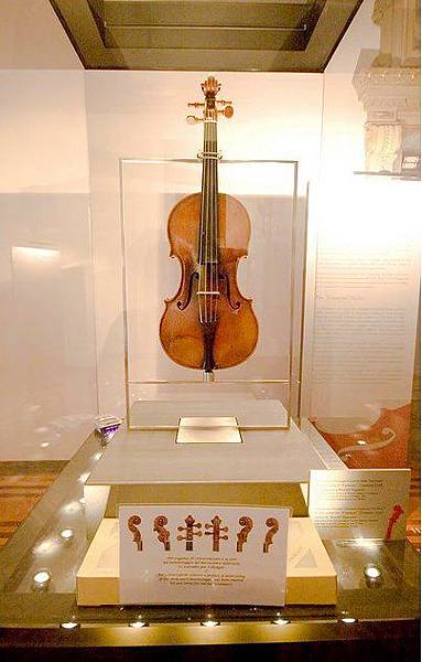 cc23f7bb4e3d306ffa8eef0e52aba7b7--amati-violin-violin-instrument.jpg